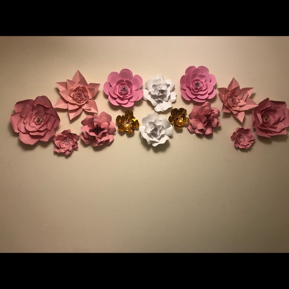 Paper flowers - Picture 1 of 4